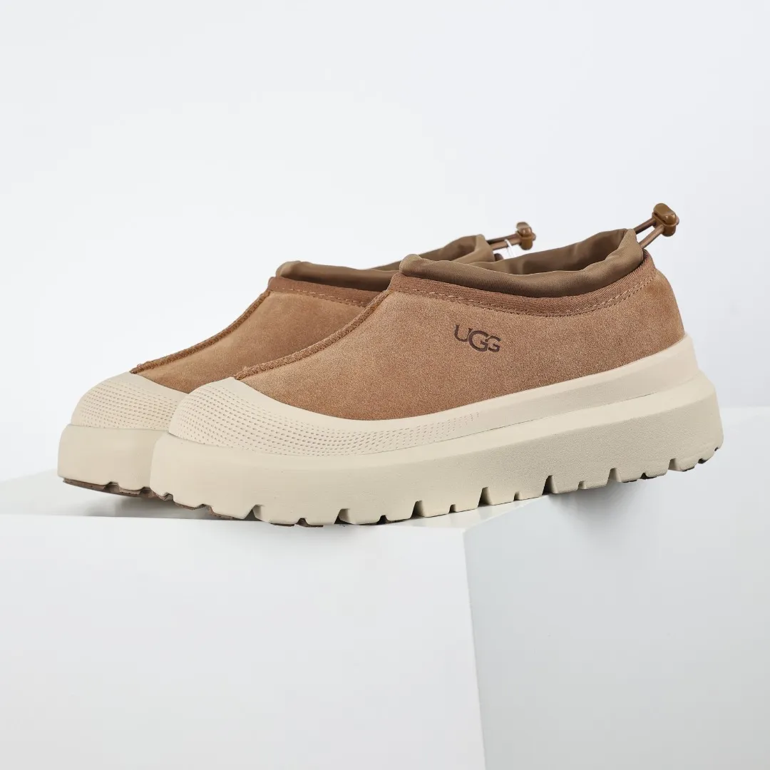 Pick up locally 💰620 Core recommendation Good price Cashmere insoles are a very suitable choice for keeping warm in winter and at home. In the new year, uug launched a series of styles, which are partial to the preferences of young consumers and have also moved to the forefront of fashion trends. Shoe body material Water-repellent coated suede upper 17mm UGGPURE™ implanted wool insole Lightweight non-slip comfortable rubber outsole With brand LOGO Trademark Comes with a full set of packaging Size: 35 36 37 38 39 40 41 42 43 44